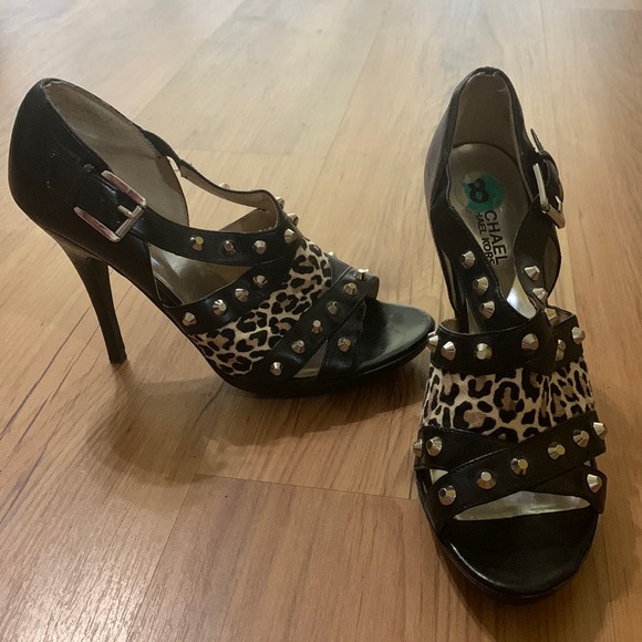 These are so comfy and the bottoms have amazing traction! - Picture 1 of 4